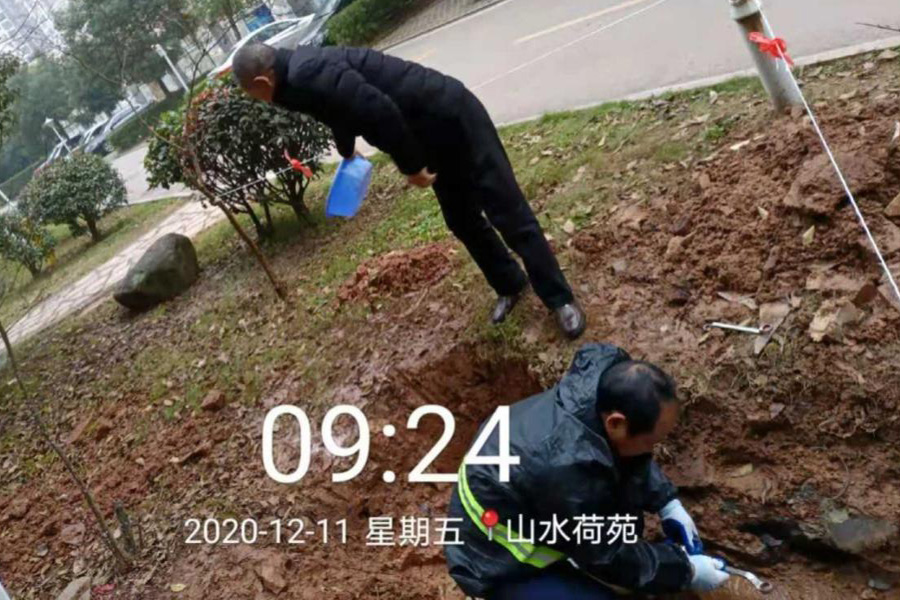緊急搶修供水管道解民困