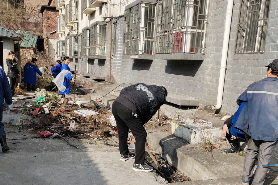 聯(lián)合整治死角 營造祥和環(huán)境